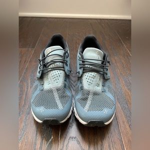 OnCloud Womens Running Shoes - size 8.5